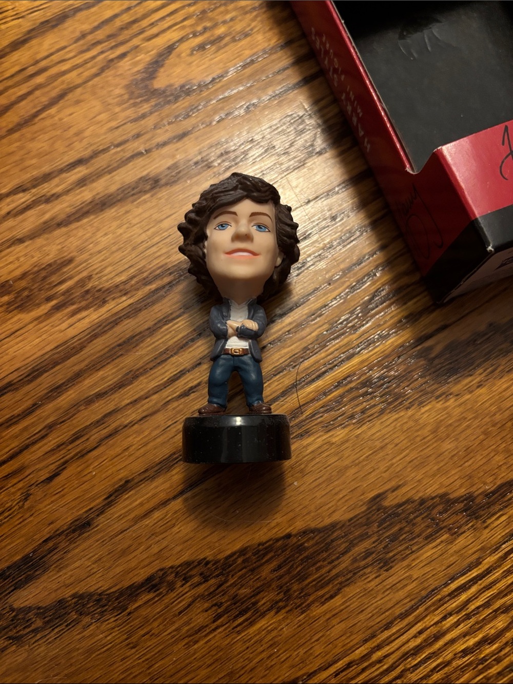 Harry Styles Mini Figure - Red Display Box - Picture 2 of 5